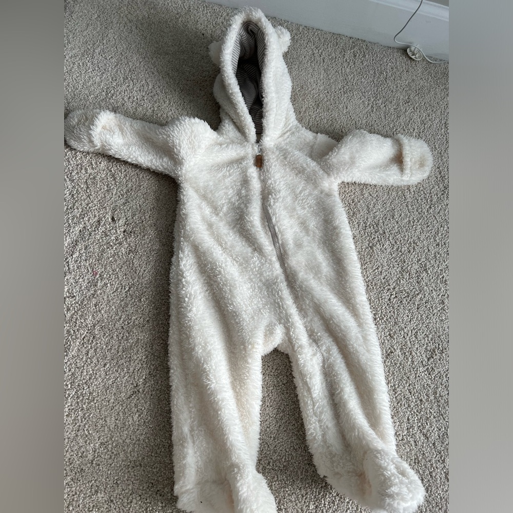 NWOT Carter’s footed snowsuit